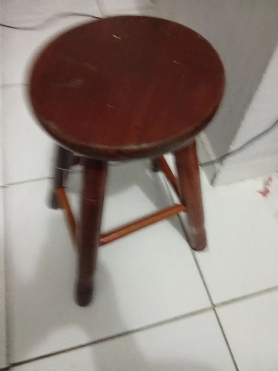 Banquinho de madeira 