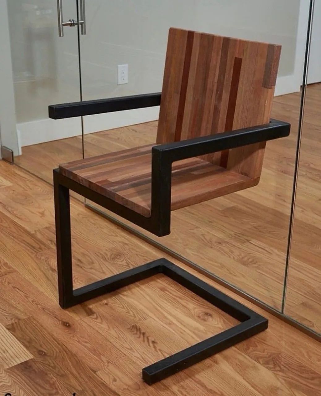 Pés para mesa e cadeiras