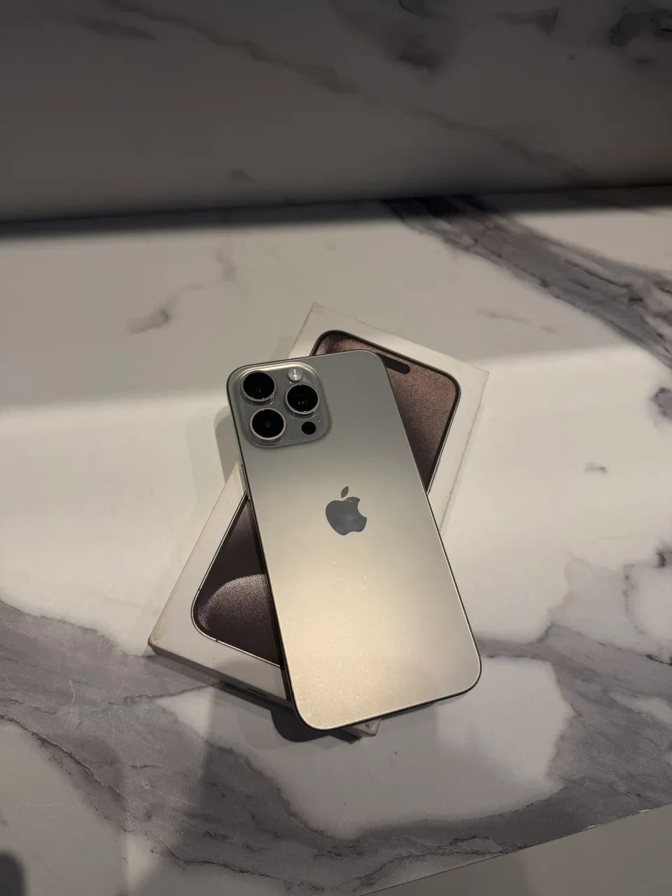 iPhone 15 Pro Max (256 GB) 81% bateria