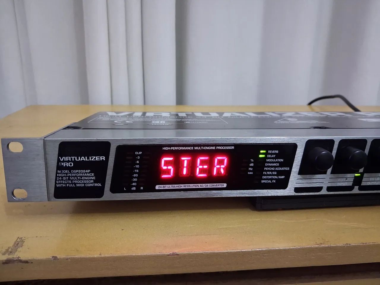 Processador de Som Behringer DPS2024P - Foto 3