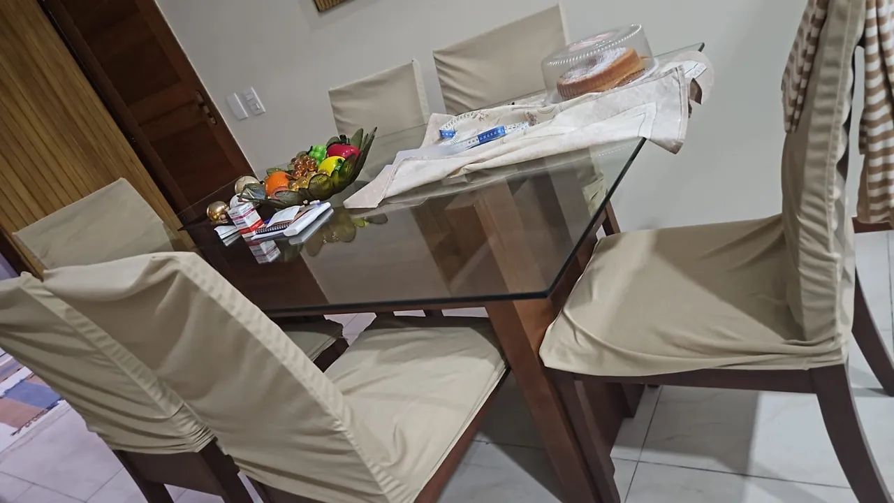 Vendo conjunto de mesa e seis cadeiras - Foto 4