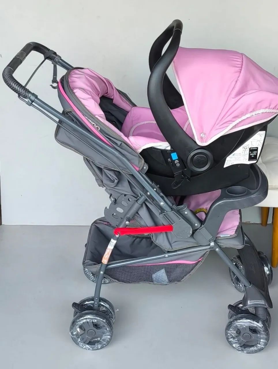 Conjunto Carrinho de bebê Galzerano com bebê conforto - Foto 5