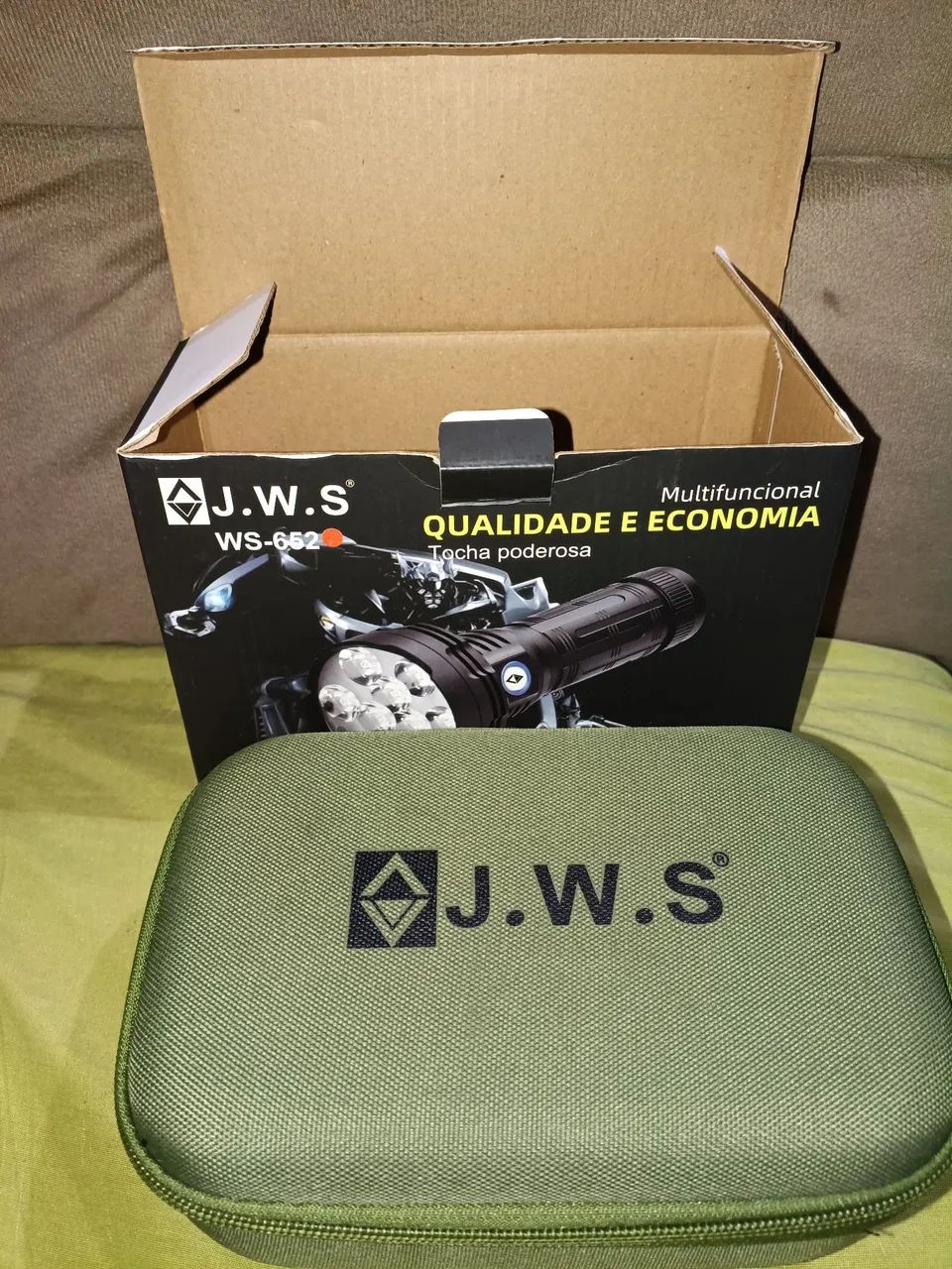 Lanterna de mão da J.W.S modelo WS-652 - Iluminação - Química