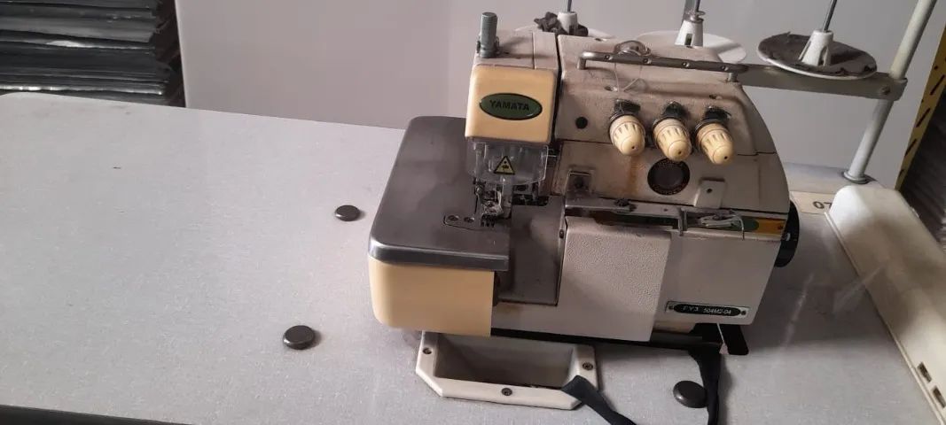 Maquina overlock - Foto 2