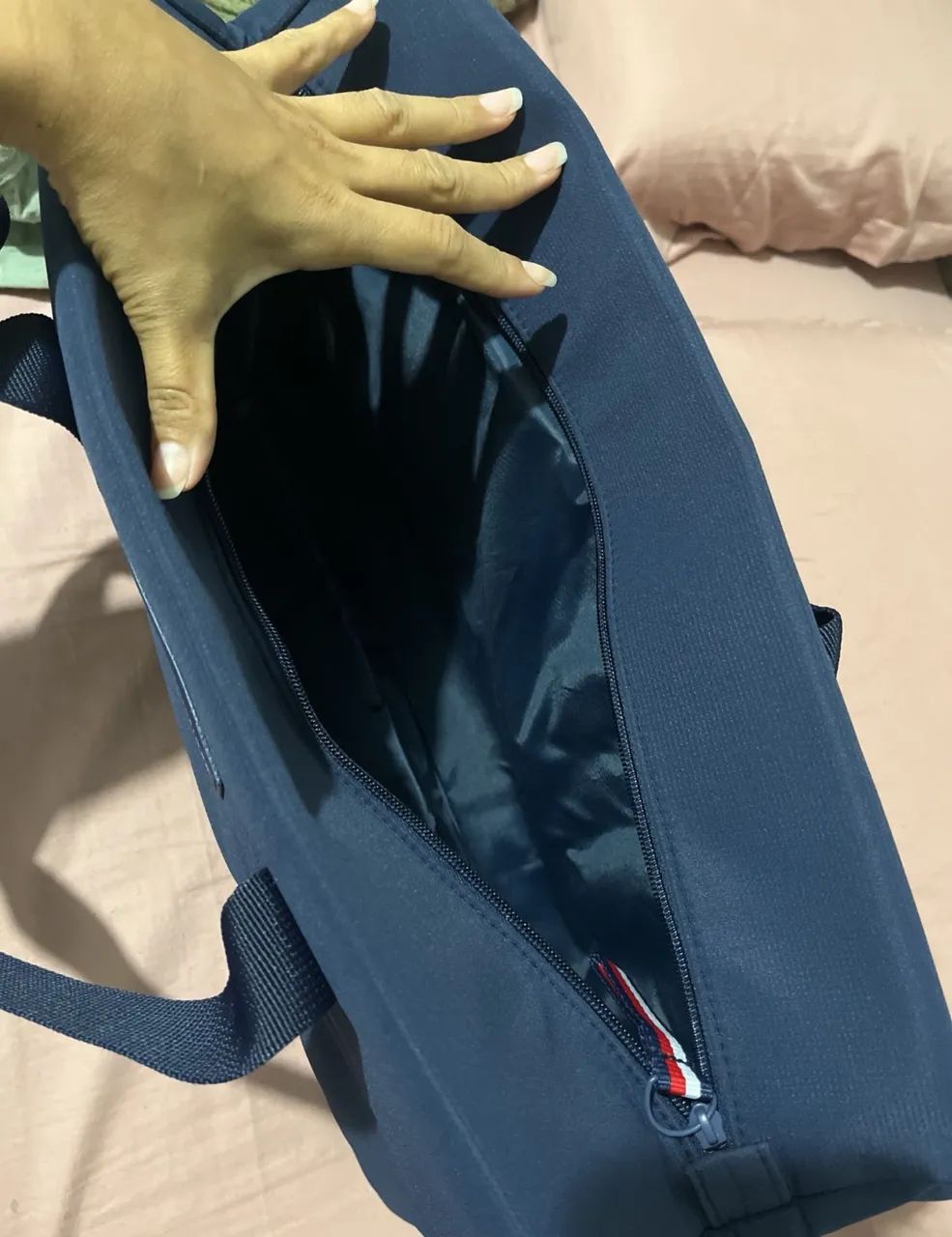 bolsa tommy hilfiger azul marinho - Foto 4