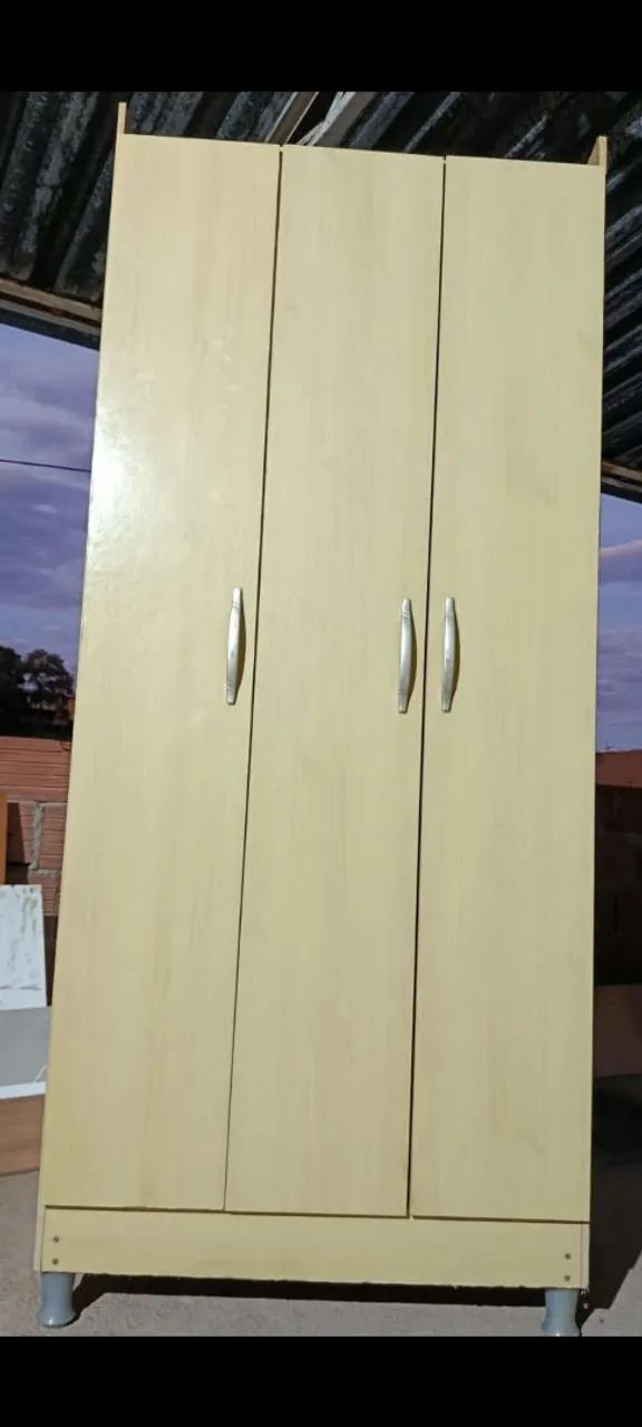 Guarda roupa de solteiro 