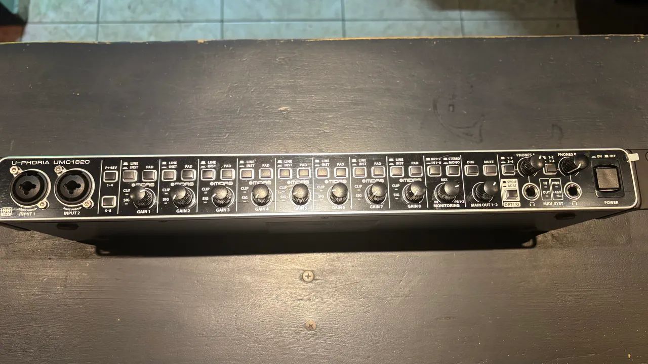 Interface placa de som Behringer UMC1820 