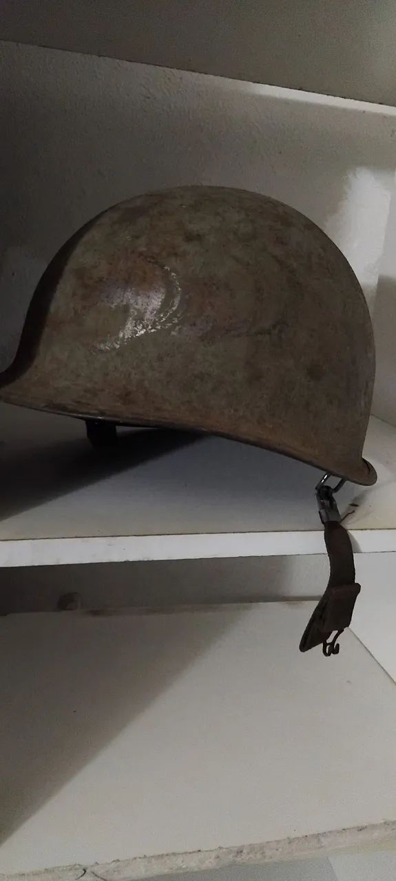 Antigo capacete de aço M1