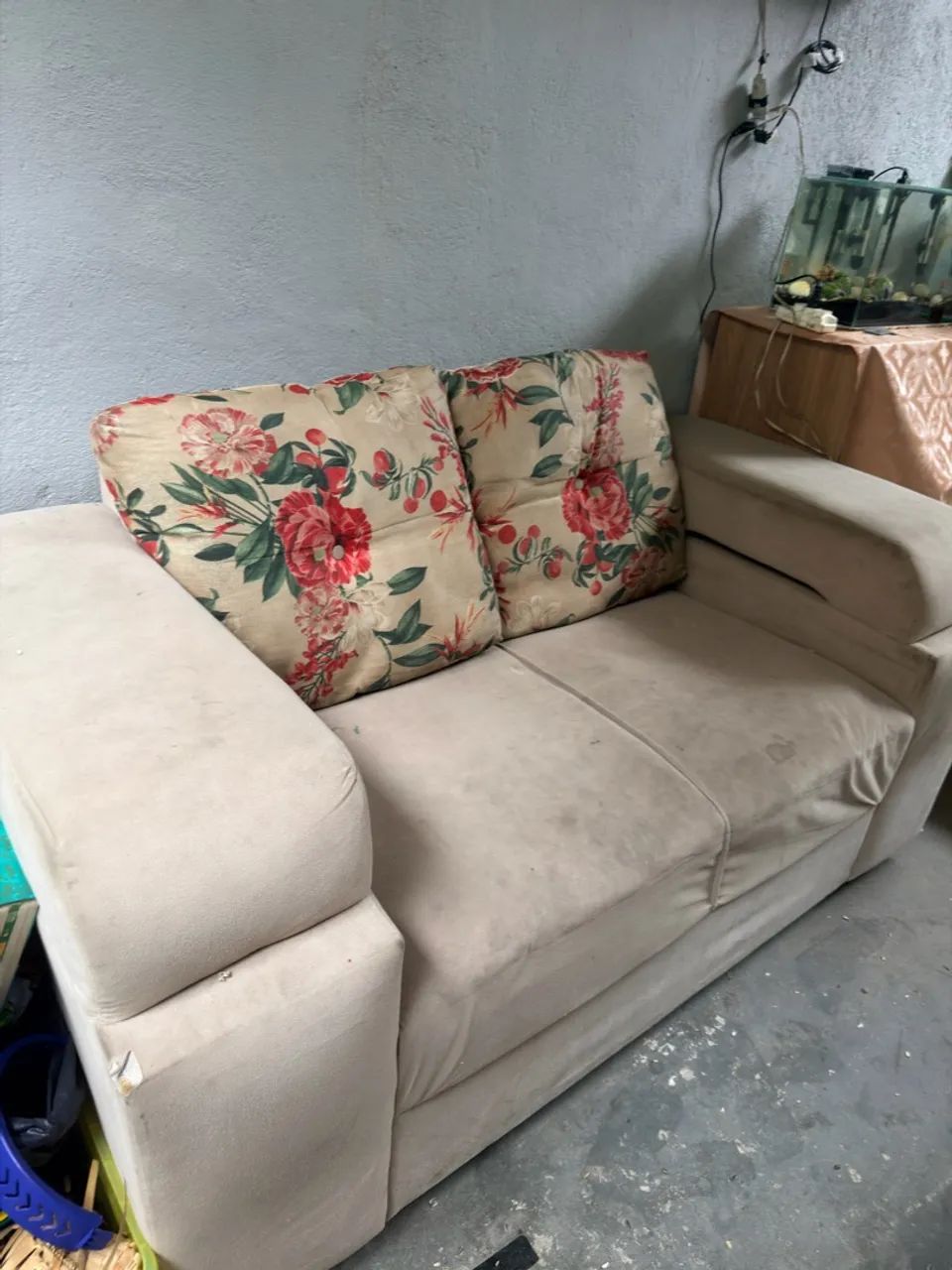 Sofá bege 2 lugares 