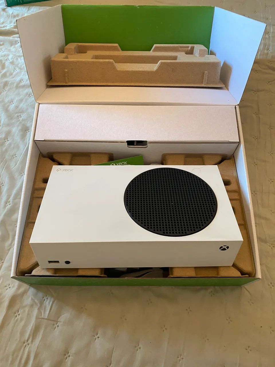 Xbox Series S 512GB Branco - Completo, com 2 Controles e Revisão Recente - Foto 3