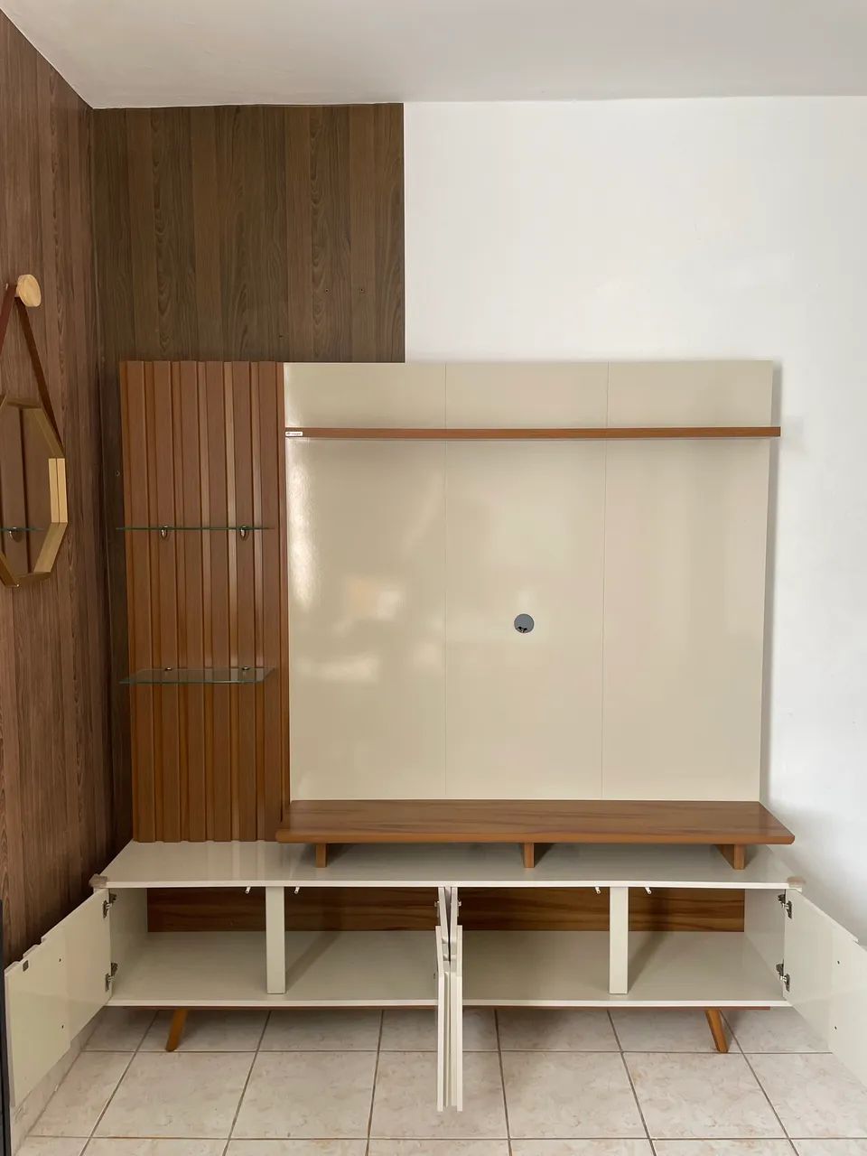 Vendo painel de tv com vidro. 700,00 - Foto 2