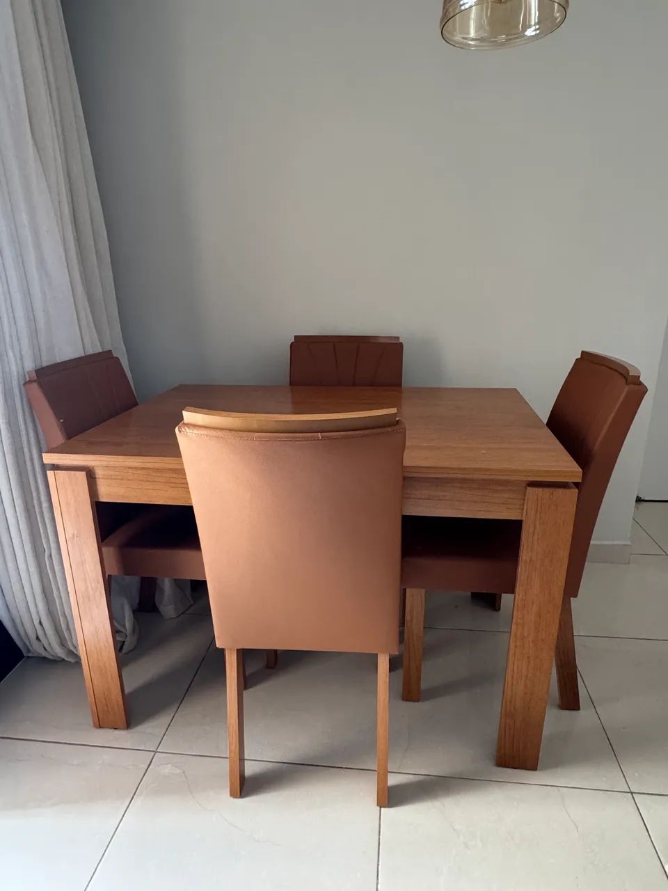 Mesa com cadeiras  - Foto 2