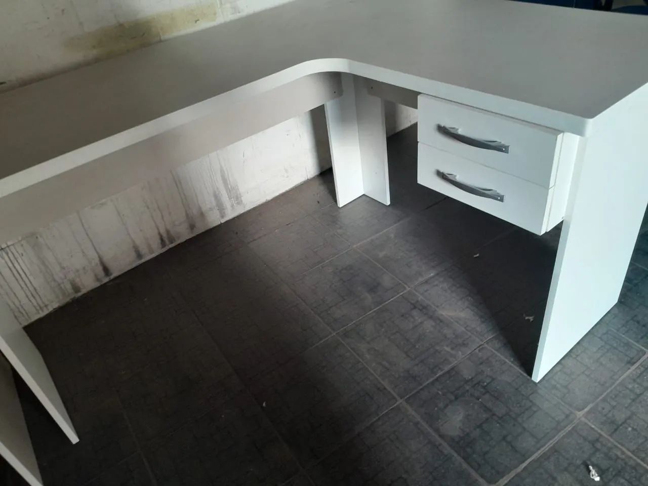 Escrivaninha de MDF modelo em L