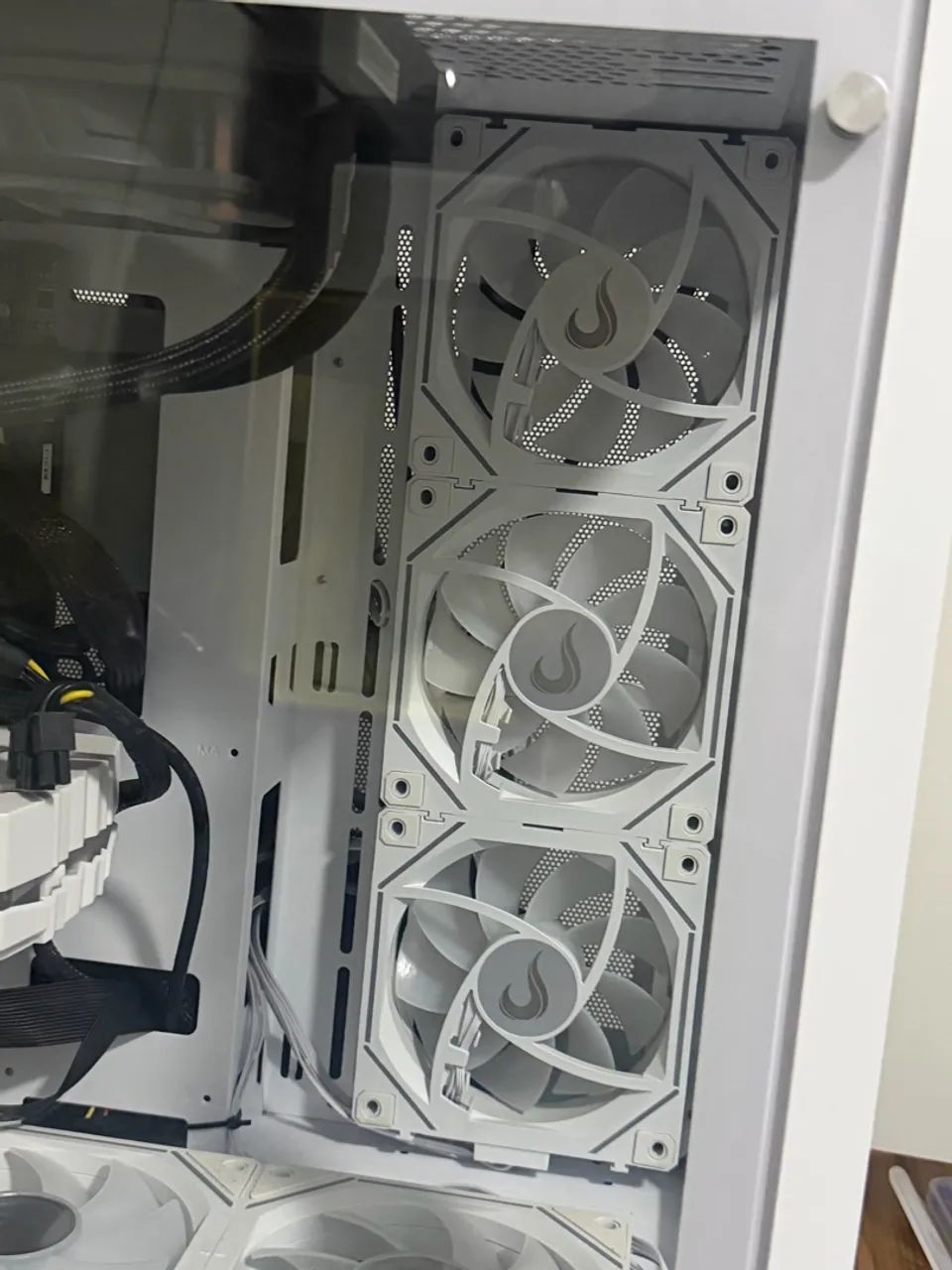 Gabinete Gamer com Ventoinhas e placa de video - Foto 4