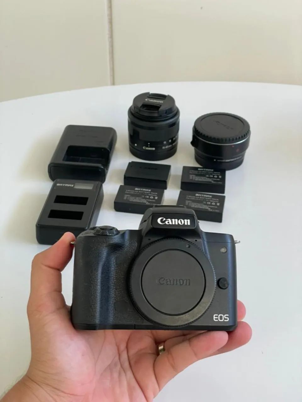 Canon EOS M50 Mark II + Lente 15-45mm + Adaptador EF + Kit Baterias