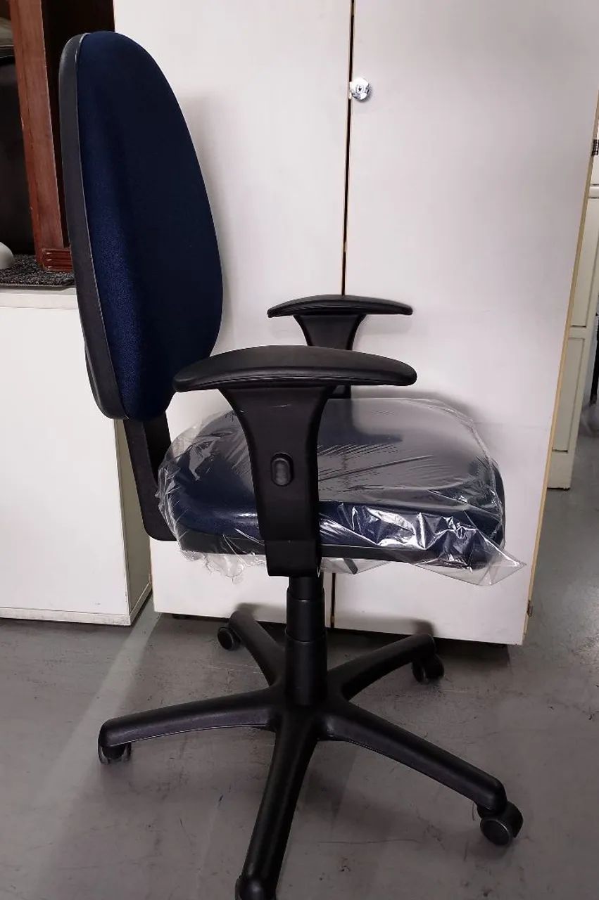 Cadeira Flexform Presidente Azul Petróleo  - Foto 4