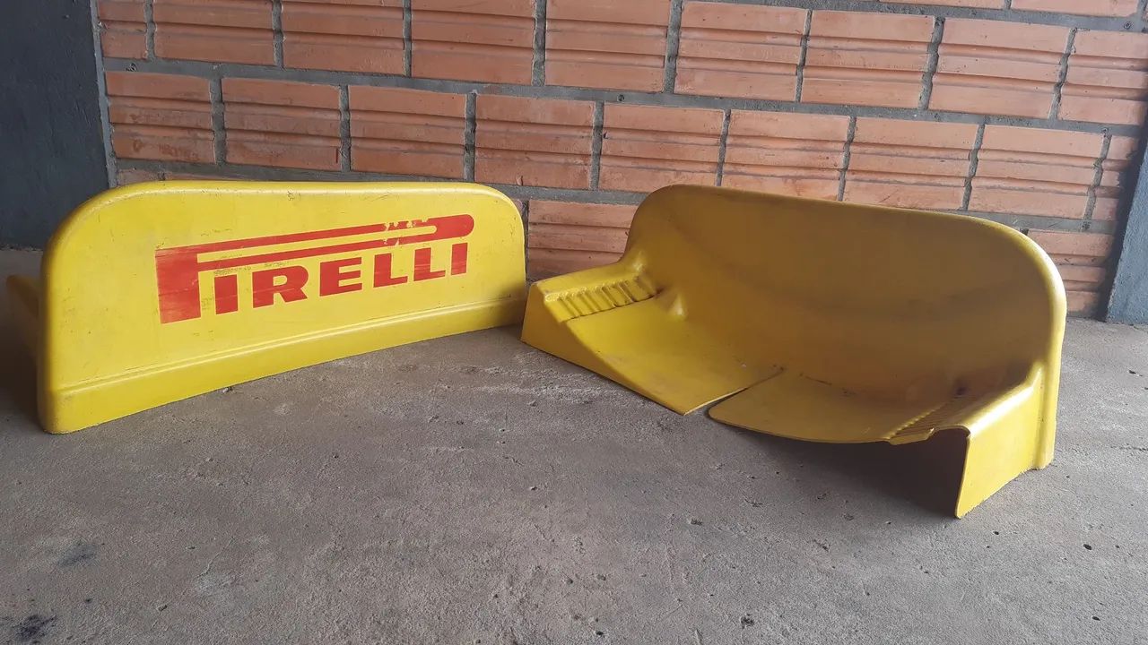 Expositores Pneus Pirelli - Foto 2