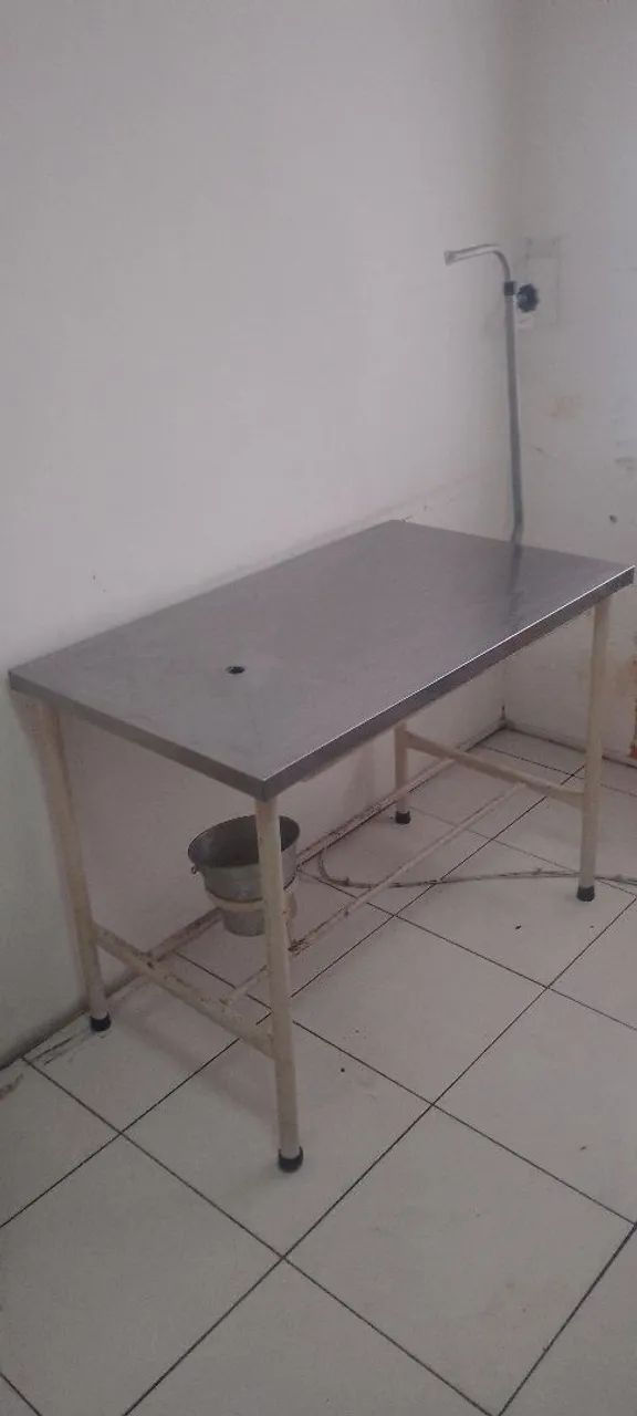 Mesa e armário de consultório  - Foto 2