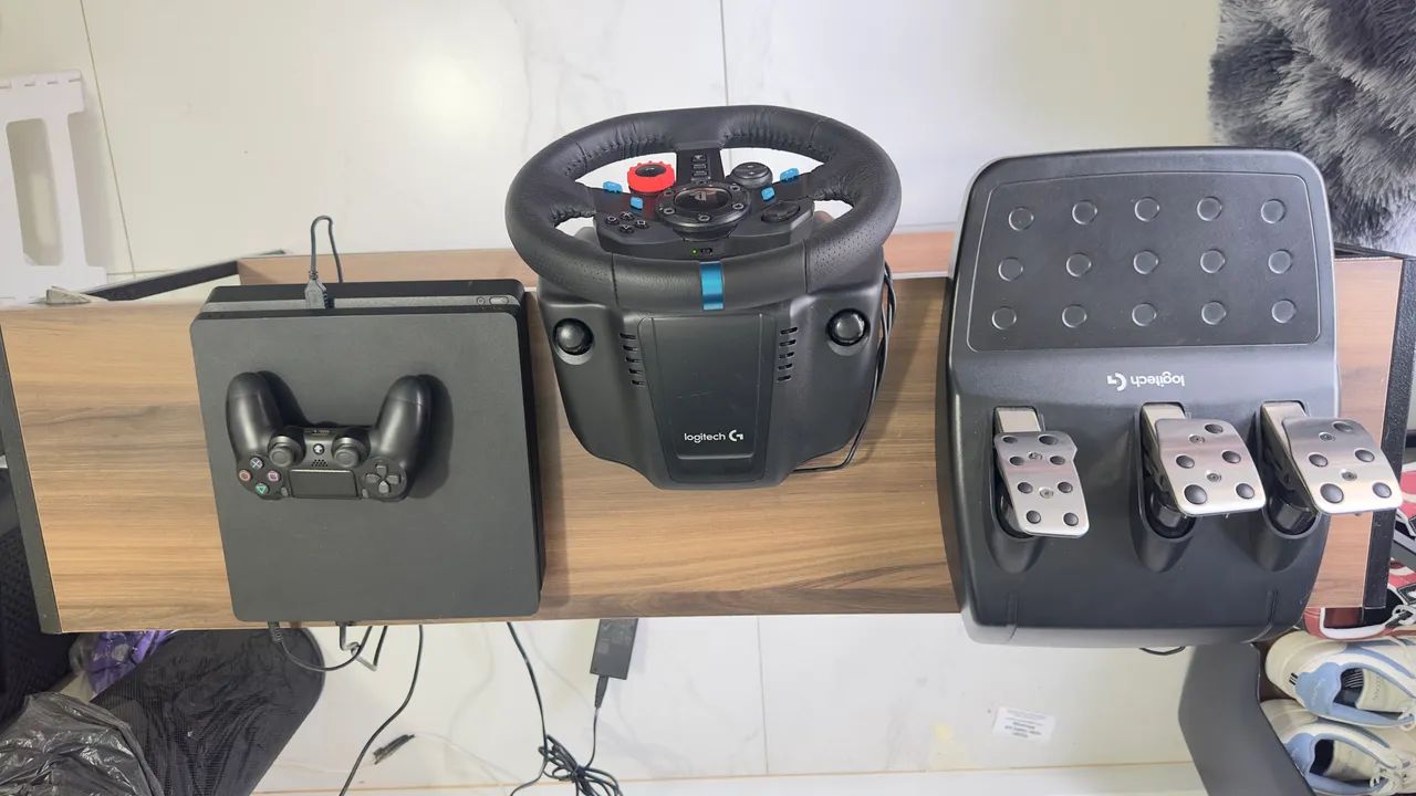 Volante Logitech G29 + Pedais - PS4/PS5 e PC - Foto 4
