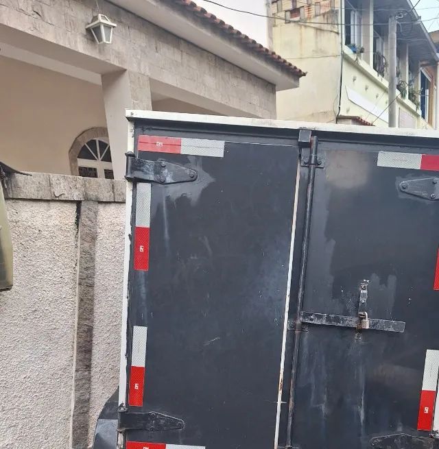 Vendo carretinha fechada 