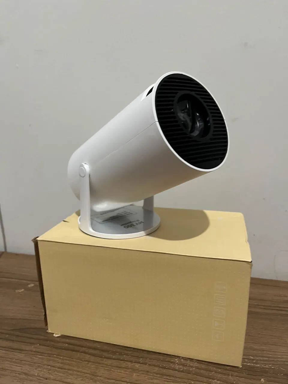 Mini Projetor Inteligente Smart HY300 - Foto 2