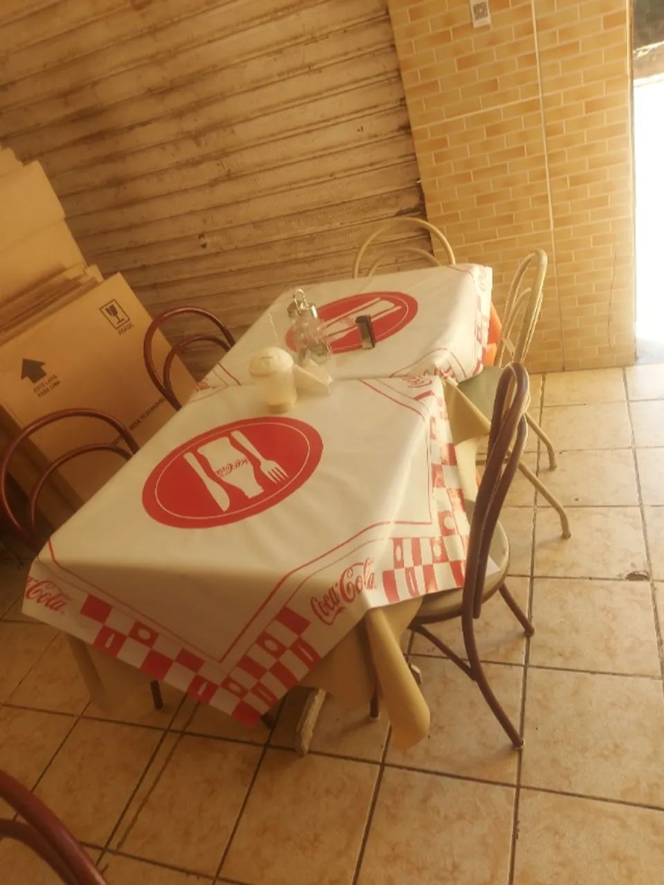 10 Mesa e cadeira e mais 16 cadeiras - Foto 2