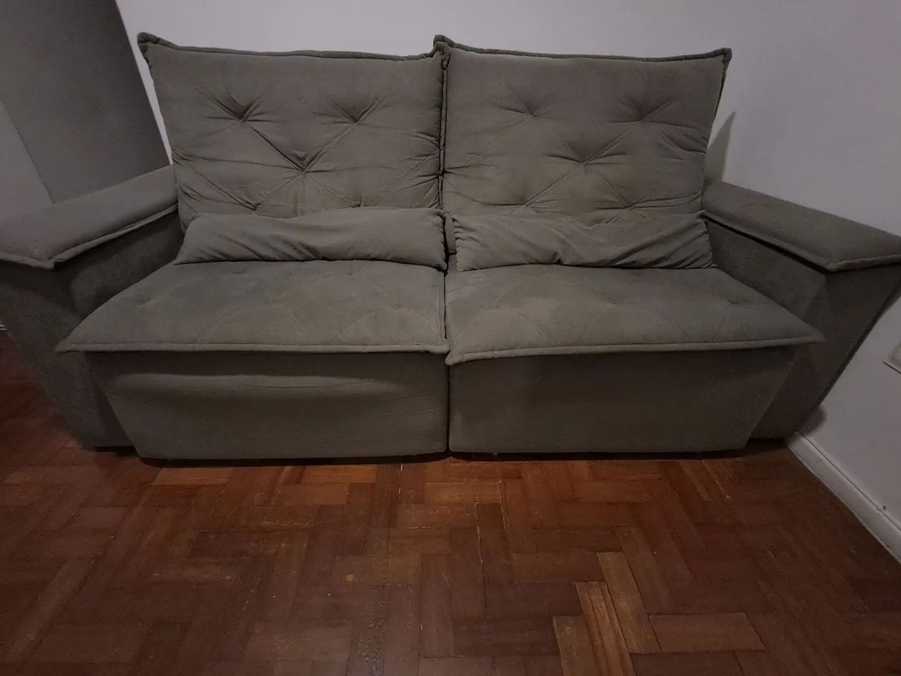Sofá Retrátil 2 Lugares - Confortável e vira cama de casal - Foto 5
