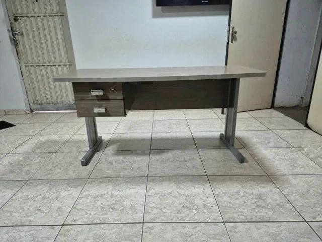 Mesa Operacional Reta (com gaveteiro fixo de 2 gavetas)