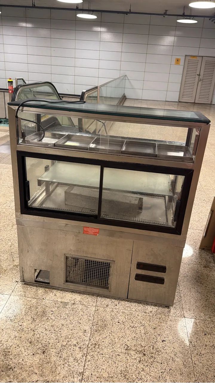 VITRINE REFRIGERADA + ESTUFA - 127x100x70 - POUQUISSIMO USADA  - Foto 3