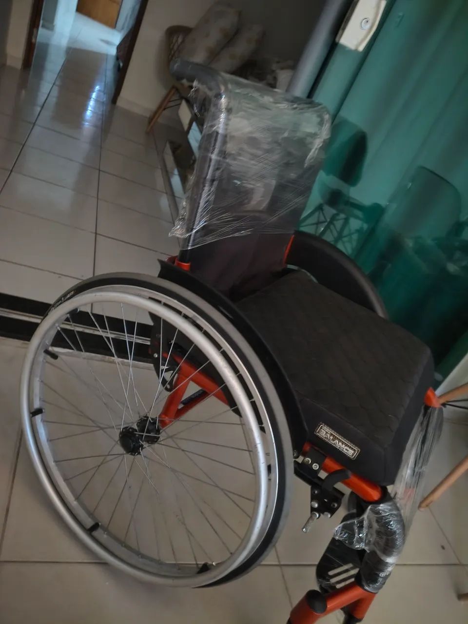 Cadeira de roda monobloco nova - Foto 2