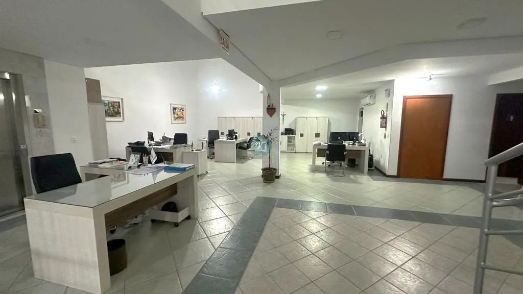 Alugo prédio comercial com 03 pavimentos, 07 salas, acessebilidade, elevador e 10 vagas de - Foto 5