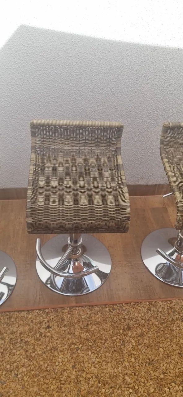 Banquetas cromadas e  palha sintética  - Foto 4