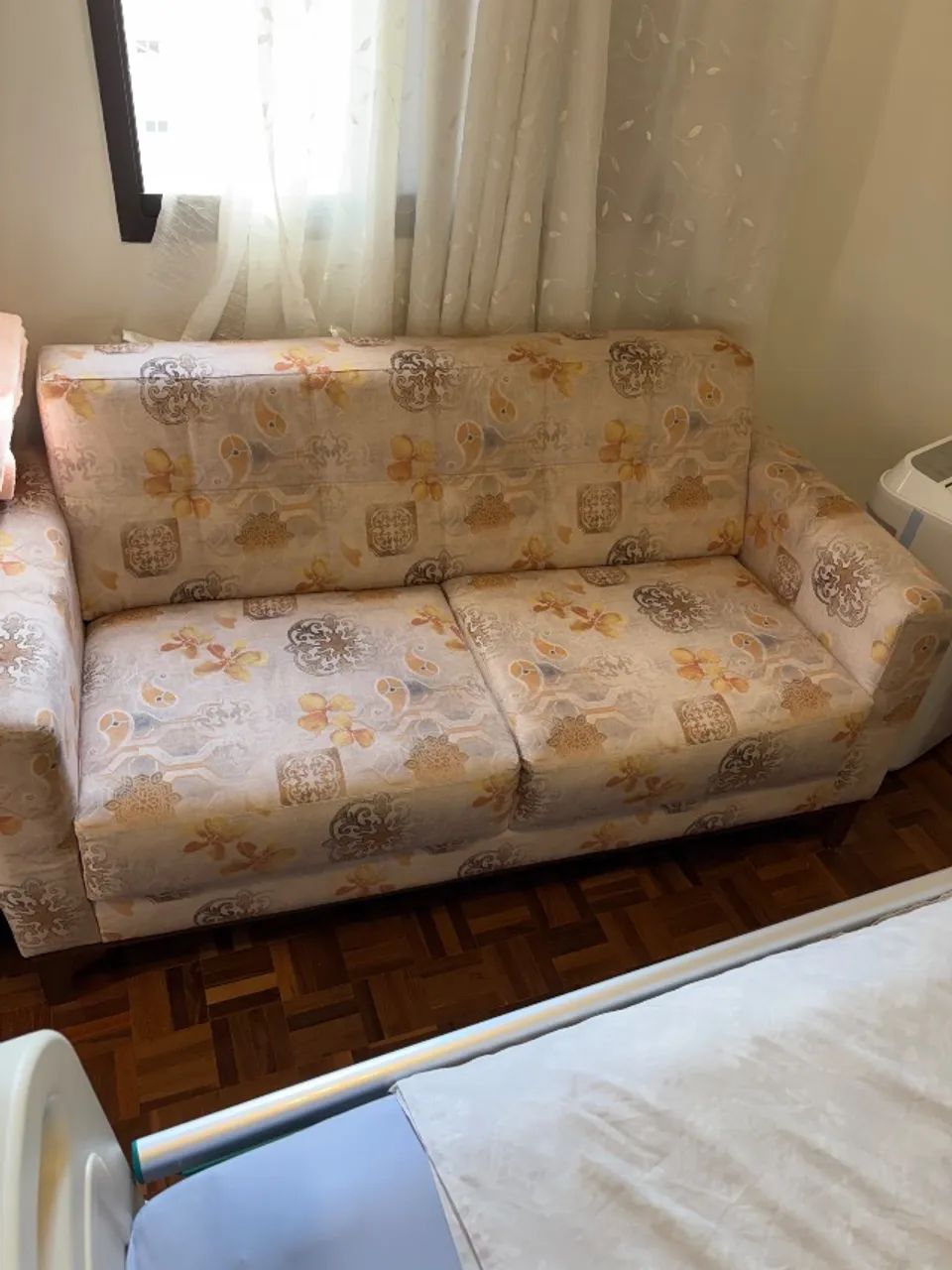 Vendo 2 sofas de dois lugares cada - Foto 2