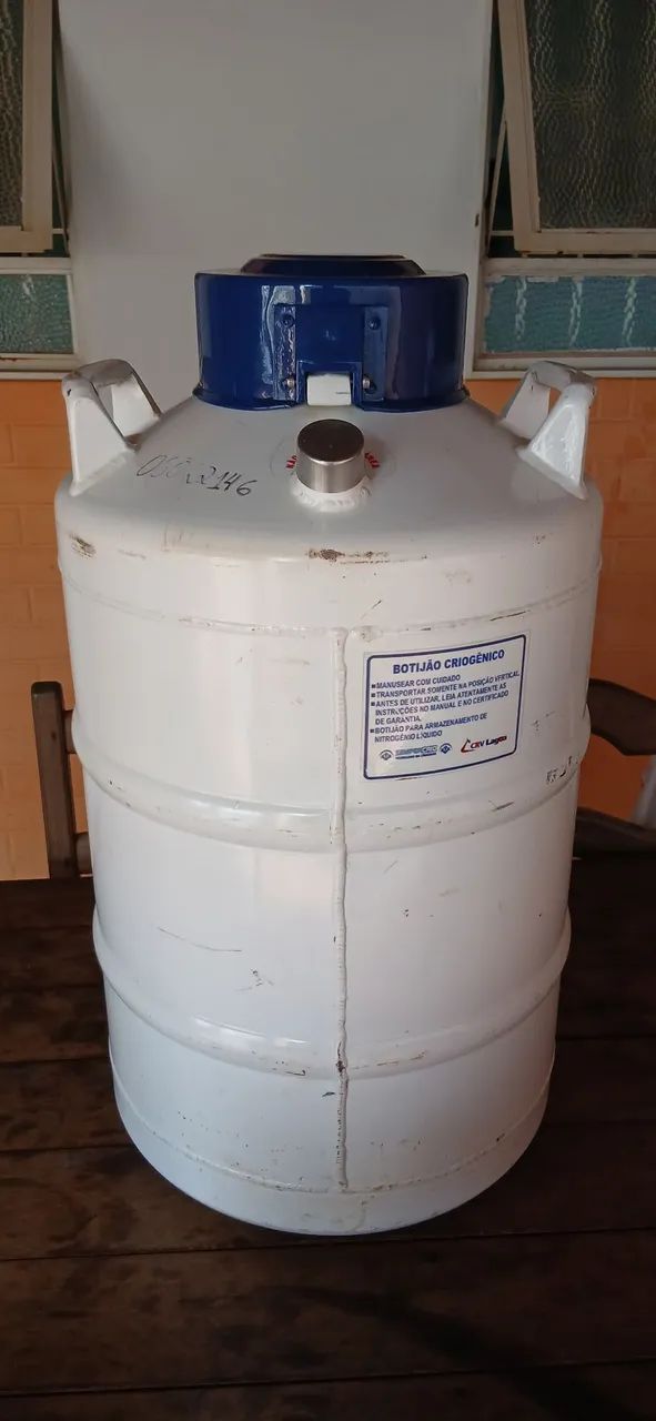 Vendo botijão de sêmen. - Foto 3