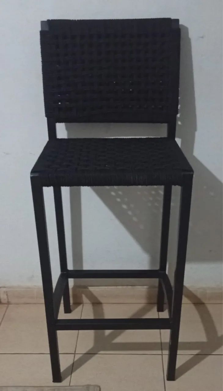 Cadeira alta preta 