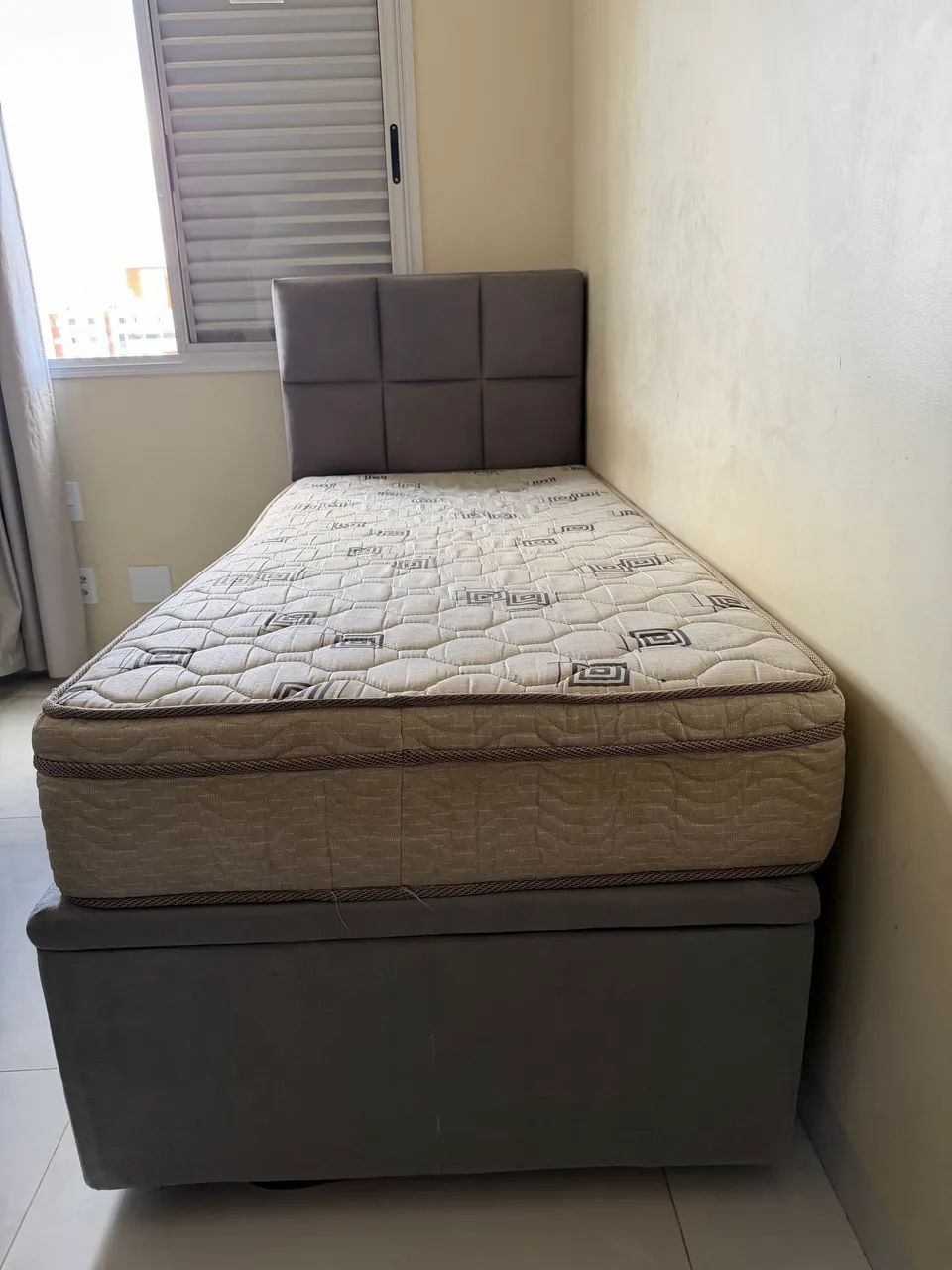 Cama baú solteiro com cabeceira e colchão 