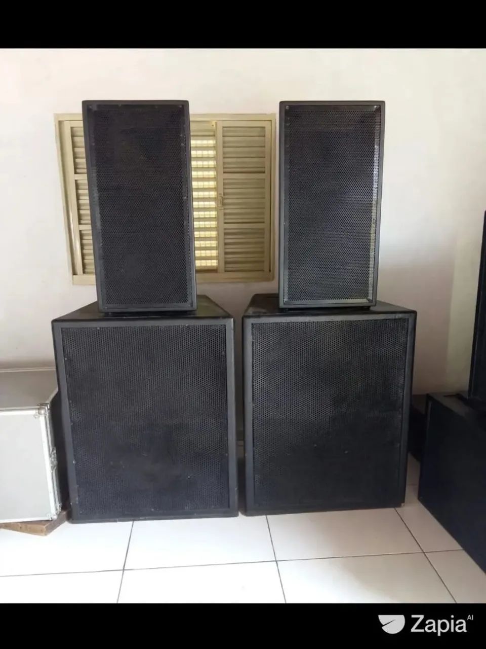Caixas de graves e caixas de medias