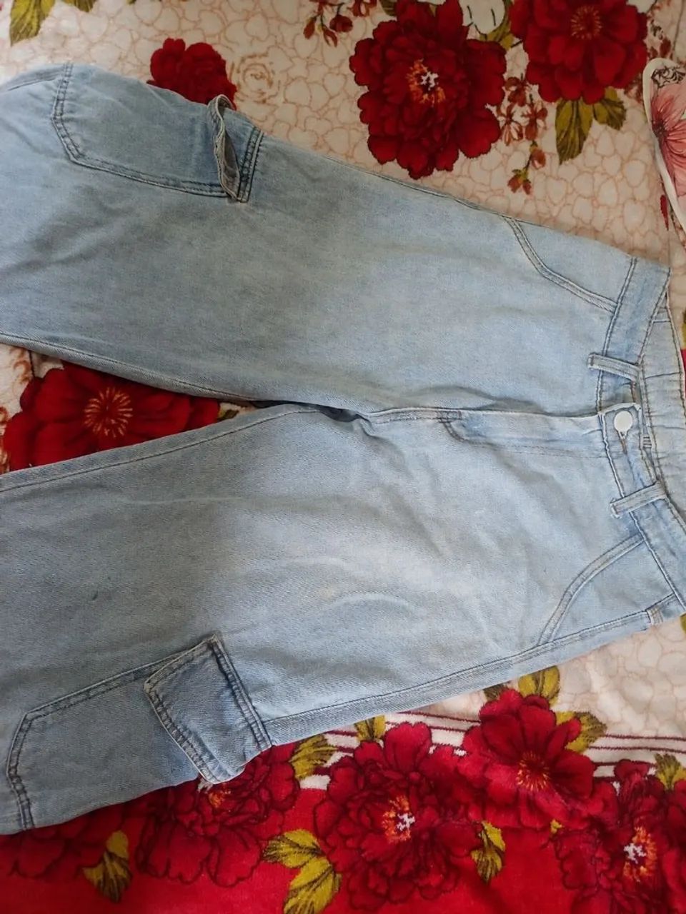Vendo calça jeans cargo feminina  - Foto 2