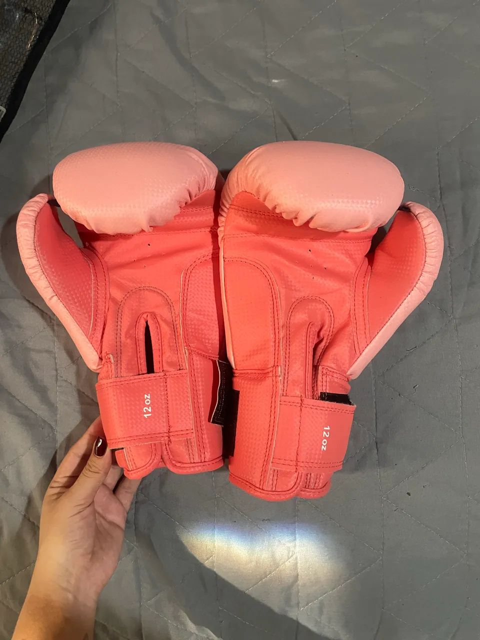 Vende-se Luva de Muaythai rosa tamanho 12oz  - Foto 2