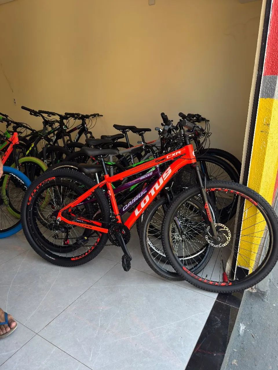 Bicicleta Lotus vermelha 