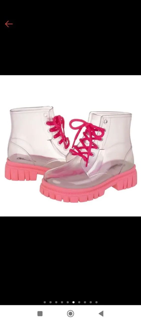 Vendo duas botinha transparente Tam 21/22 novas na caixa uma bota acompanha meia colorida  - Foto 2