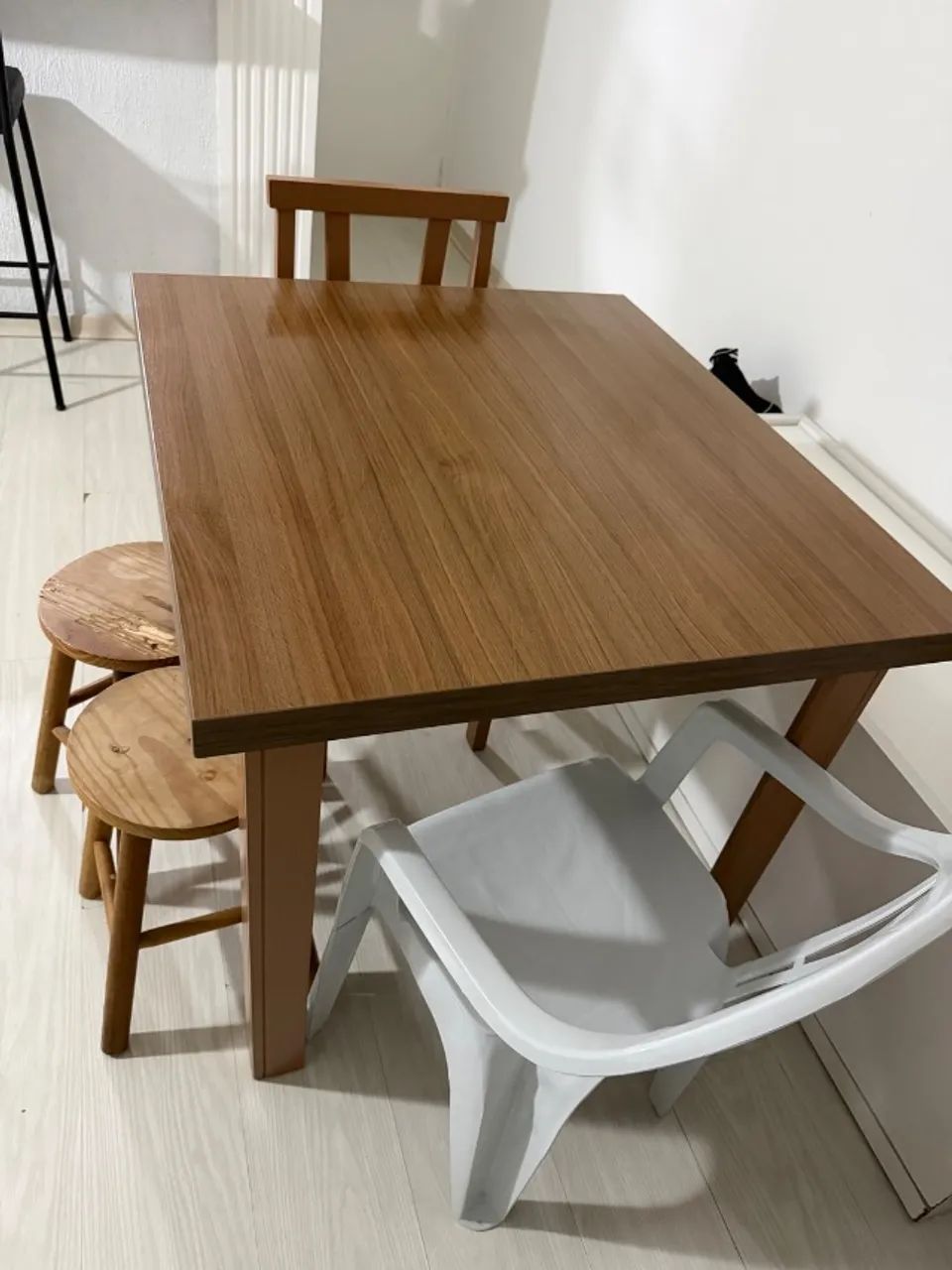 Mesa de jantar 80x90 com cadeiras e banquetas - Foto 5