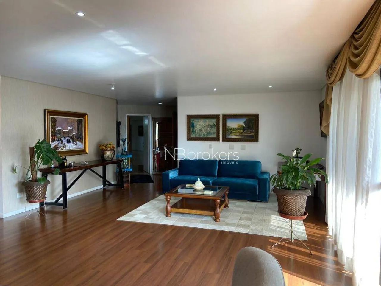 COM 5 QUARTOS, ESCRITÓRIO E 4 VAGAS  LOCALIZAÇÃO EXCELENTE E PRÓXIMO A TUDO! - Foto 2
