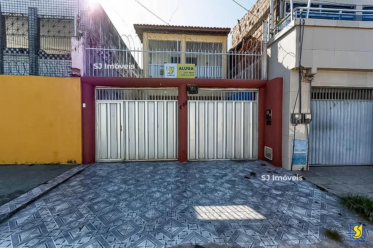 Casa duplex com 2 suítes, quintal e 4 vagas no Jardim Iracema