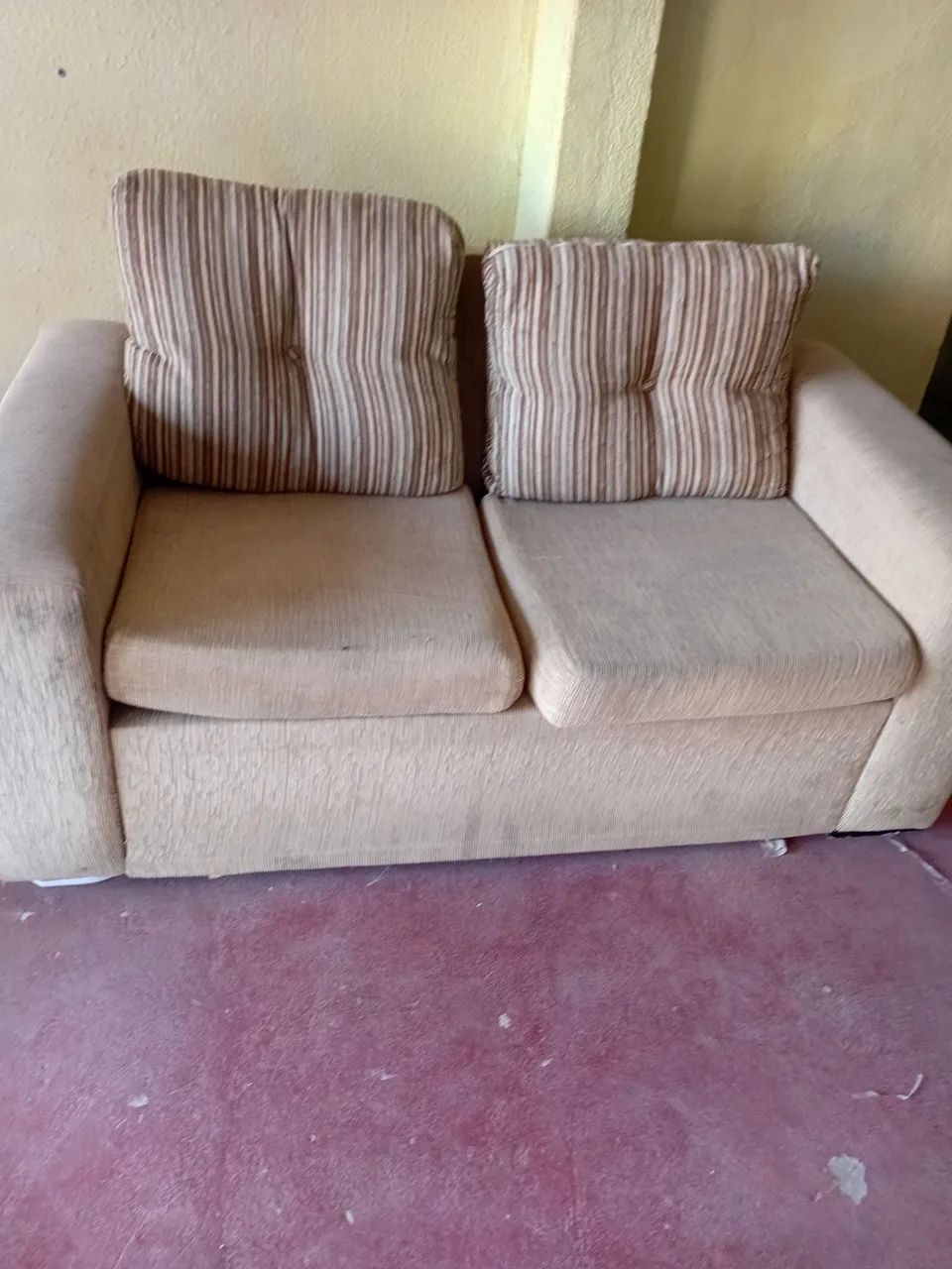 VENDO SOFA DE DOIS LUGARES - Foto 2