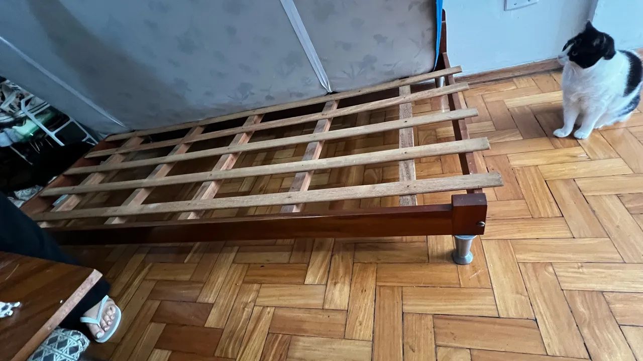 estrado cama de solteiro 