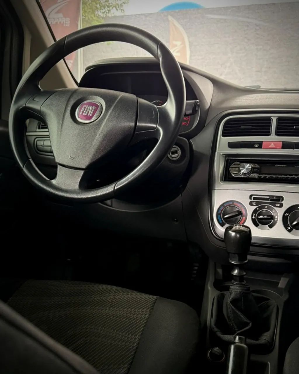 Fiat Punto Attractive 1.4 Fire Flex 8V 5P 2011 - Foto 2