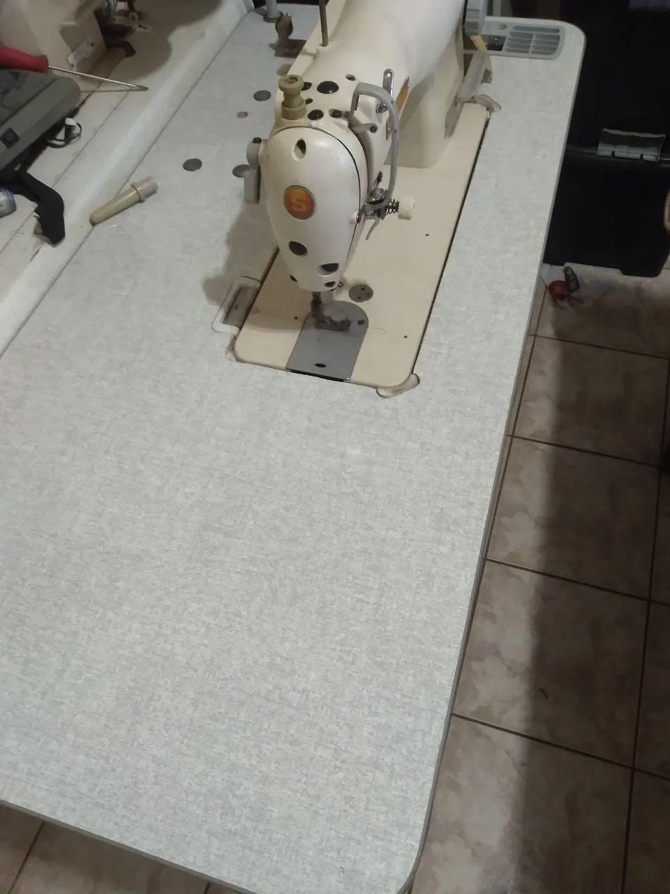 Vende-se máquina reta singer em ótimo estado de conservação pegar e trabalhar 