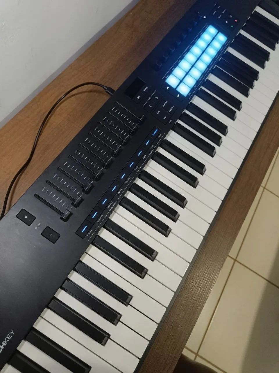 TECLADO NOVATION LAUNCHKEY MK4 61 