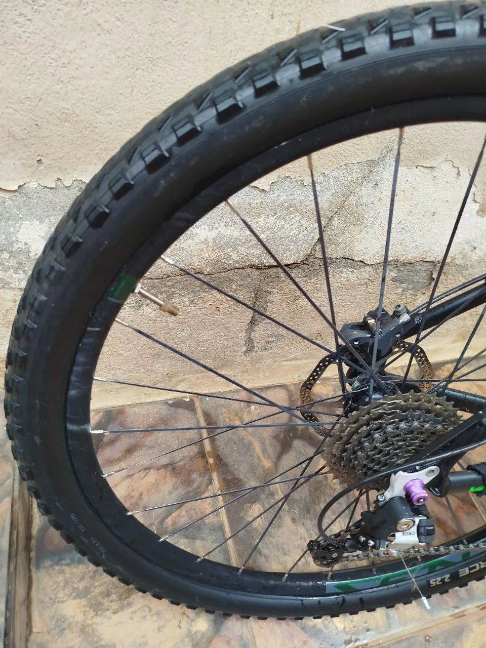 Bicicleta aro 29 Trust  - Foto 4